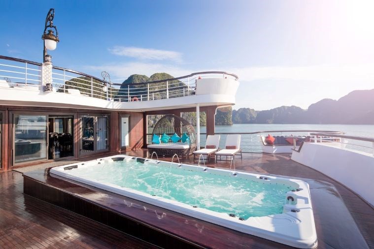 Du thuyền Ambassador Hạ Long